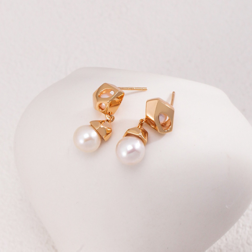 Saphira Pearl Drop Earring