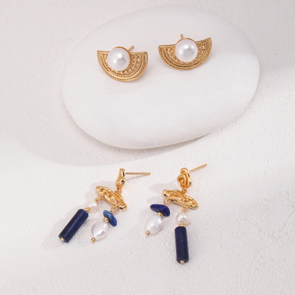 Aella Lapis Lazuli Earring