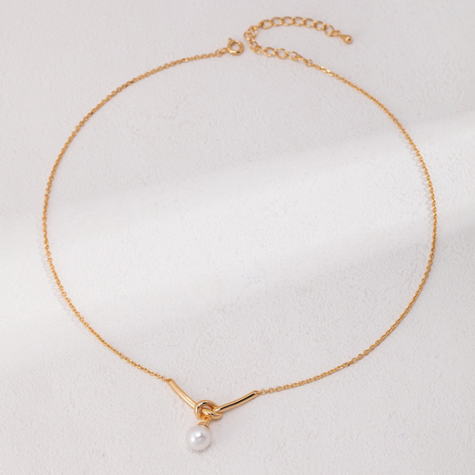 Minimalist Pearl Pendant Necklace