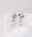 Saphira Pearl Drop Earring