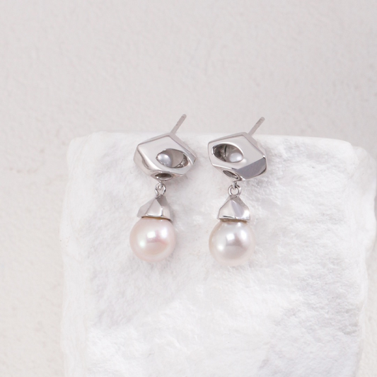 Saphira Pearl Drop Earring