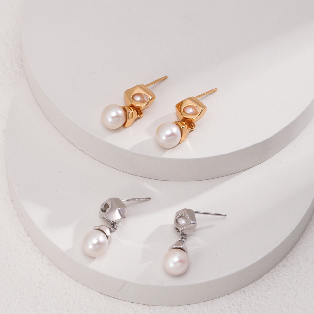 Saphira Pearl Drop Earring