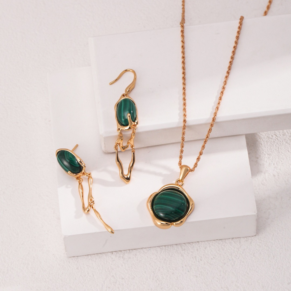 Aria Malachite Pendant Necklace